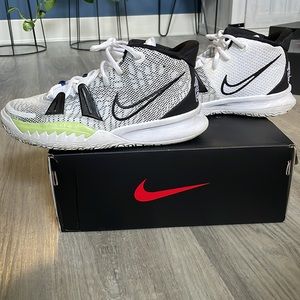 Kyrie 7 sneakers